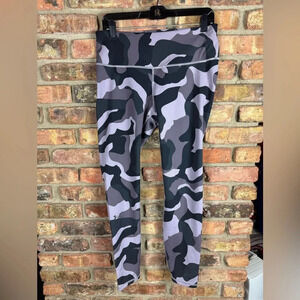 Under Armour Purple Camo Printed Leggings size large Heatgear